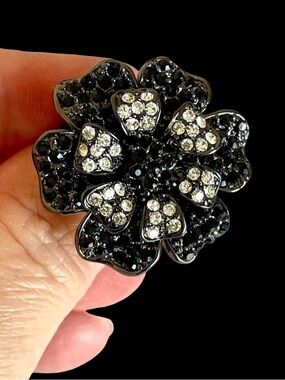 Vintage Joan Rivers Black And White Pave Flower Ring With Swarovski Crystals